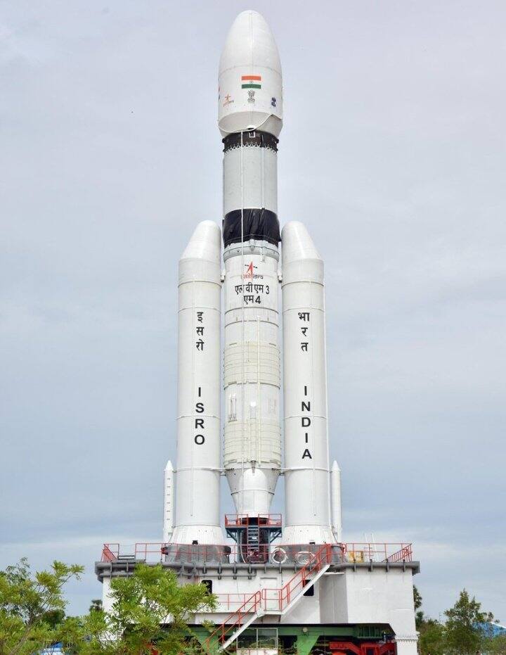 அதைதொடந்து சந்திராயன் 2 வில் ஏற்பட்ட கோளாறுகள் எதுவும் சந்திராயன் 3 வில் ஏற்படாத வகையில் சுமார் ரூ. 615 கோடியில் இந்த விண்கலத்தை தயாரித்துள்ளனர்.