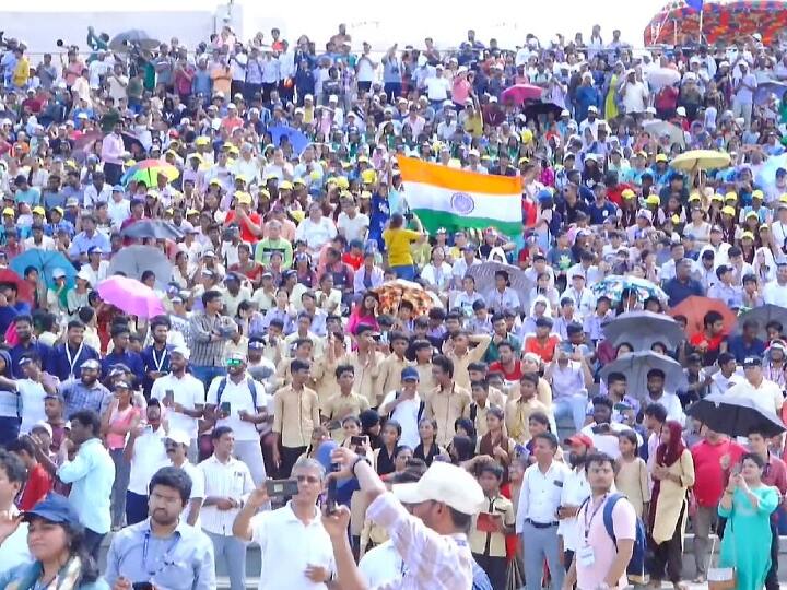 चंद्रयान-3 की लॉन्चिंग की सफलता के लिए देश में सभी लोग प्रार्थना कर रहे थे. सभी लोगों ने इस पल को अपने कैमरे में कैद कर लिया है.