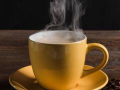 क्या आप भी पीते हैं खौलती हुई चाय और कॉफी? शरीर में हो सकती हैं ये दिक्कतें
