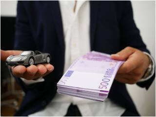 Car Loan Management: गाड़ी के लिए लिया है लोन तो इन बातों रखें ध्यान, वरना आपसे दूर हो सकती है आपकी अपनी कार