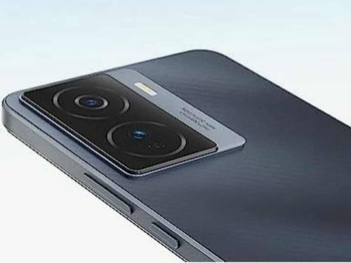 iQoo Z7 (Rs 18,999): The phone is powered by MediaTek Dimensity 920 processor. It also comes with a 64-megapixel sensor with OIS and it has a 16-megapixel selfie snapper. This phone also features a smaller 6.38-inch AMOLED display with a 90Hz refresh rate and a smaller 4,800 mAh battery. It also has 44W fast charging support. (Source: iQoo)