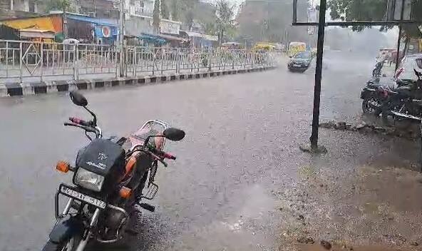 heavy Rainfall in chotaudaipur  છોટાઉદેપુર જિલ્લામાં મેઘમહેર, શહેરના માર્ગો પર વરસાદી પાણી ફરી વળ્યા