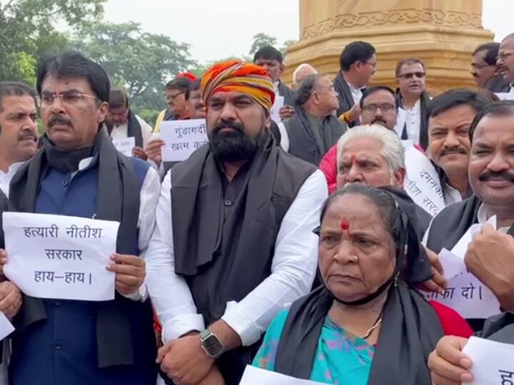 बिहार: बीजेपी नेता की मौत पर पार्टी ने मनाया काला दिवस, सदन में जमकर हंगामा, 2 बजे तक कार्यवाही स्थगित Bihar BJP Observe Black Day on Party Leader Vijay Kumar Singh Death Ruckus in Bihar Vidhan Sabha ann बिहार: बीजेपी नेता की मौत पर पार्टी ने मनाया काला दिवस, सदन में जमकर हंगामा, 2 बजे तक कार्यवाही स्थगित