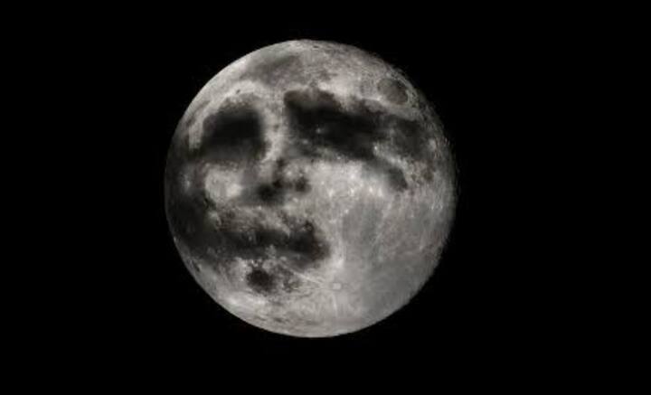 দক্ষিণ গোলার্ধে ‘ম্যান ইন দ্য মুন’ উল্টো ভাবে আবির্ভূত হয়, যা দেখে খরগোশের মতো মনে হয়। চিনের মানুষ জনের মতে, ওই খরগোশ আসলে অমৃত পিষে চলেছে, যা চন্দ্রদেবী চাঙ্গিকে উৎসর্গ করা হয়।