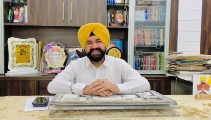 AAP MLA Gurpreet Singh Banawali donated one month's salary to the Chief Minister's Relief Fund to help the flood victims AAP ਵਿਧਾਇਕ ਗੁਰਪ੍ਰੀਤ ਬਣਾਂਵਾਲੀ ਨੇ ਆਪਣੀ ਇੱਕ ਮਹੀਨੇ ਦੀ ਤਨਖ਼ਾਹ ਹੜ੍ਹ ਪੀੜ੍ਹਤਾਂ ਦੀ ਮਦਦ ਲਈ ਮੁੱਖ ਮੰਤਰੀ ਰਿਲੀਫ਼ ਫੰਡ ’ਚ ਦਿੱਤੀ