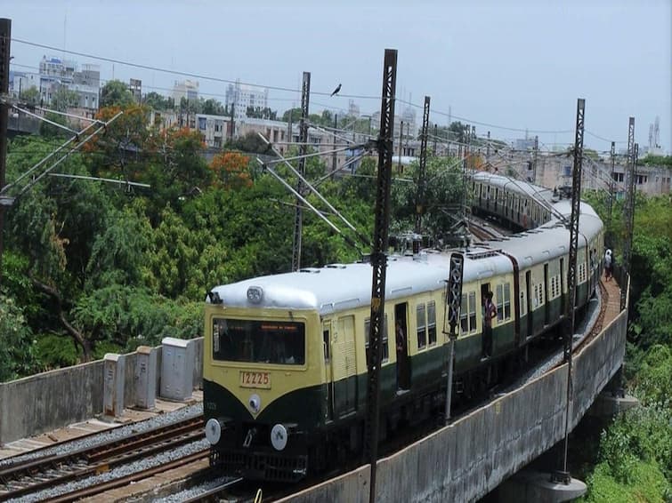 St Thomas Mount to Velachery MRTS extension will be completed by the end of July Chennai Train: இனி ரிலாக்ஸ்! வேளச்சேரி டூ பரங்கிமலை பறக்கும் ரயில் சேவை: இந்த மாதமே முடியப்போது... வேற லெவல்!