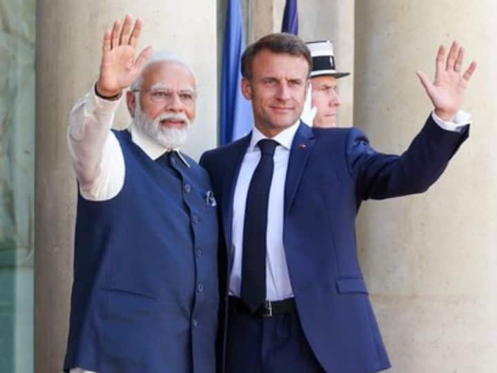PM modi france visit prime minister hold bilateral meeting with president emmanuel macron PM Modi France Visit: फ्रांस के राष्ट्रपति मैक्रों के साथ द्विपक्षीय बैठक के बाद पीएम मोदी बोले- 'रक्षा सहयोग हमारे संबंधों का एक मजबूत स्तंभ'