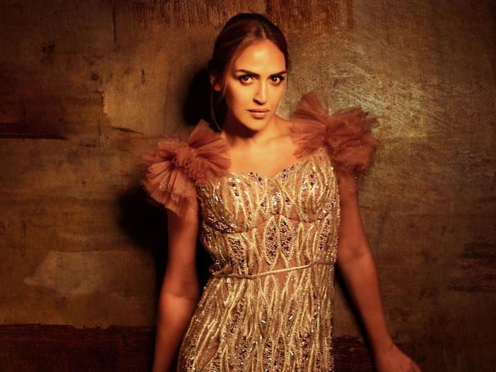 Esha Deol treated her fans with pictures in a silver beige dress.