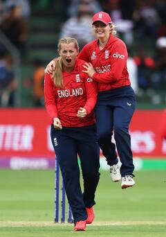 ICC Equal Prize Money: அதிரடி அறிவிப்பை வெளியிட்ட ஐ.சி.சி..இனிமேல் பெண்கள் அணிக்கும் ஆண்கள் அணிக்கும் ஒரே பரிசு தொகைதான்!