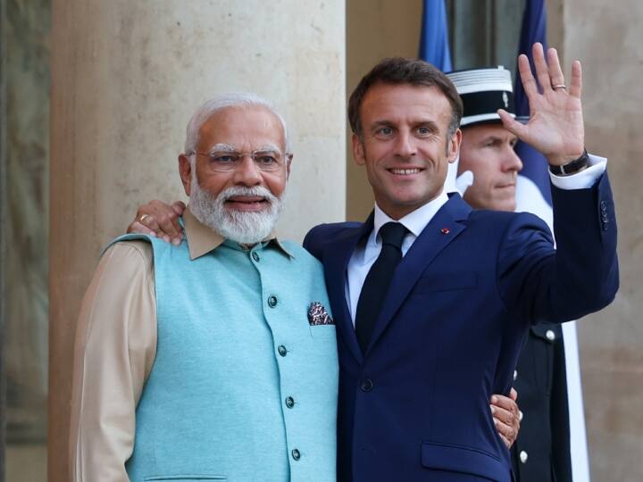प्रधानमंत्री नरेंद्र मोदी ने शुक्रवार (13 जुलाई) को फ्रांस के राष्ट्रीय दिवस समारोह में हिस्सा लिया और बैस्टिल दिवस परेड समारोह में राष्ट्रपति इमैनुअल मैक्रों के साथ विशिष्ट अतिथि के तौर पर शामिल हुए