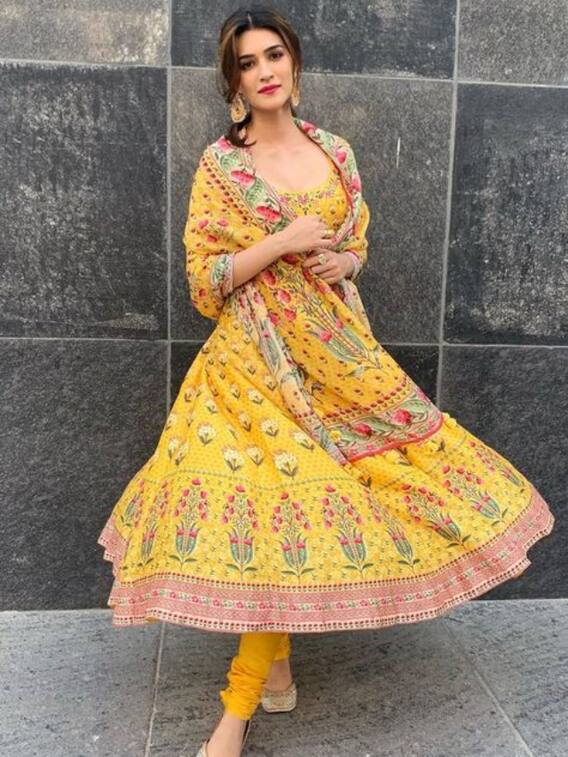 अपने लिए रीक्रिएट कराएं अनारकली सूट की ये लेटेस्ट डिजाइंस