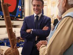 PM Modi France Visit: पीएम मोदी ने इमैनुएल मैक्रों को गिफ्ट किया सितार और उनकी पत्नी को दी सिल्क की साड़ी, फ्रांस के राष्ट्रपति से क्या मिला?