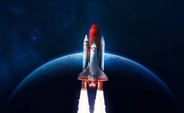 सर्वात आधी अंतराळयान रॉकेटसह जोडलं जातं, नंतर ते लाँचिग पॅडवरून प्रक्षेपित केलं जातं. अनेक महिने आणि वर्ष संपूर्ण टीम एक अंतराळयान प्रक्षेपित करण्यासाठी काम करते. कोणतीही गोष्ट पृथ्वीवरून अंतराळात तेव्हाच जाऊ शकते जेव्हा ती पृथ्वीचं गुरुत्वाकर्षण क्षेत्र ओलांडतं. (PC:istockphoto)