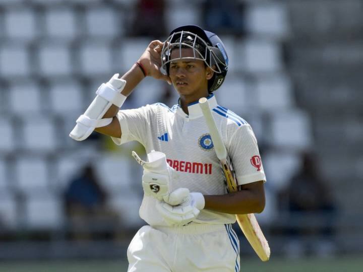 IND vs WI 1st Test Yashasvi Jaiswal Record 3rd Highest Individual Score in Test Debut For India Yashasvi Jaiswal Record: डेब्यू टेस्ट में यशस्वी ने खेली 171 रनों की यादगार पारी, ऐसा करने वाले बने पहले भारतीय खिलाड़ी
