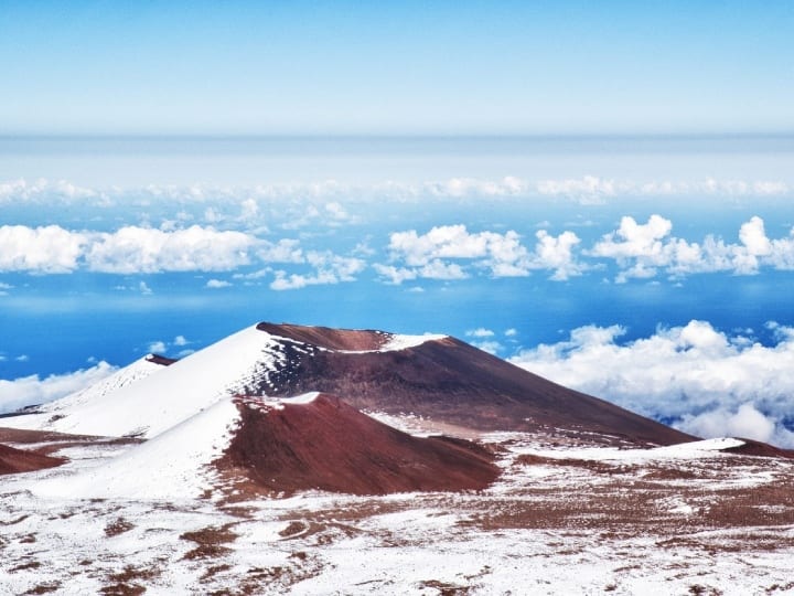 Researchers claims Americas Mauna Kea is the tallest mountain in the world not Mount Everest शोधकर्ताओं का दावा - माउंट एवरेस्ट नहीं, बल्कि अमेरिका में है दुनिया की सबसे ऊंची चोटी, जानिए क्या है नाम