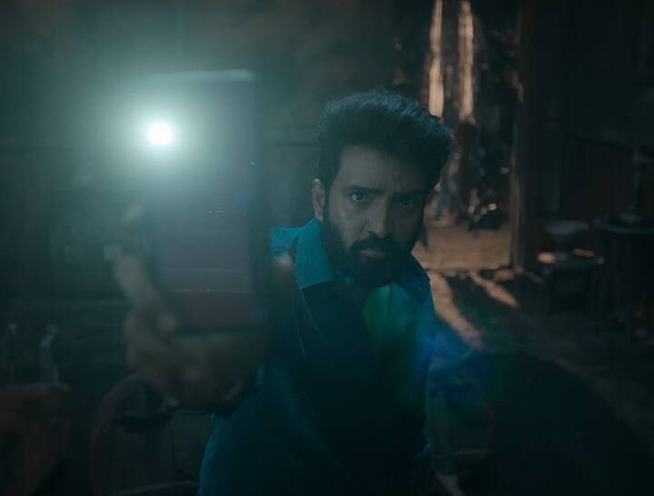 ஆர்.கே. எண்டர்டெய்ன்மெண்ட் தயாரிப்பில் நடிகர் சந்தானம் நடிப்பில் வெளியாக உள்ள டிடி ரிட்டர்ன்ஸ் படத்தின் டிரெய்லர் தற்போது வெளியாகி உள்ளது.