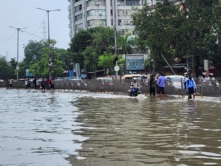 Delhi Flood News: राजधानी का पॉश इलाका ITO भी पानी में डूबा, जगह-जगह जलभराव से ठहरी दिल्ली