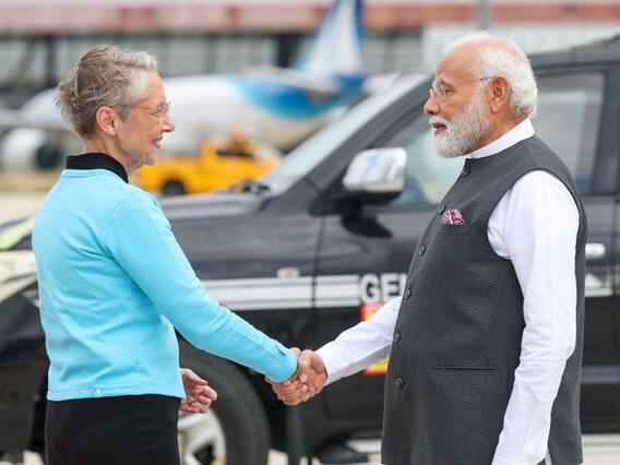 પીએમ મોદીની આ મુલાકાત ફ્રાન્સના રાષ્ટ્રપતિ ઈમેન્યુઅલ મેક્રોનના આમંત્રણ પર થઈ રહી છે. વિદેશ મંત્રાલયના જણાવ્યા અનુસાર, રાષ્ટ્રપતિ મેક્રોન વડાપ્રધાનના સન્માનમાં રાજ્ય ભોજન સમારંભનું પણ આયોજન કરશે.