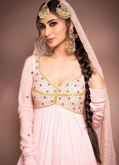 Mouni Roy को एयरपोर्ट में क्यों नहीं मिली एंट्री, क्यों हुईं Mouni ट्रोल? ENT LIVE