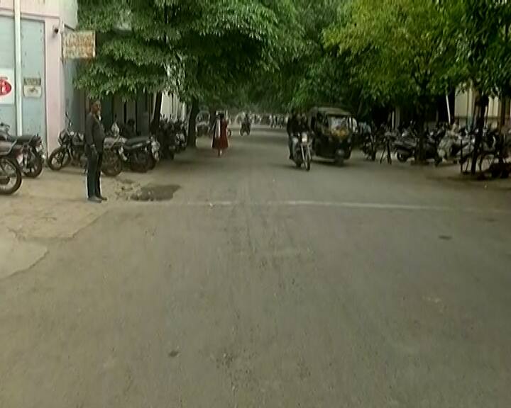 Rajkot News: સૌરાષ્ટ્રની સૌથી મોટી સિવિલ હોસ્પિટલના બિસ્માર રસ્તાથી બીમાર પરેશાન, ક્યારે સુધરશે સ્થિતિ, કહી આપવિતી People in trouble due to bad road of Rajkot Civil Hospital Rajkot News: સૌરાષ્ટ્રની સૌથી મોટી સિવિલ હોસ્પિટલના બિસ્માર રસ્તાથી બીમાર પરેશાન, ક્યારે સુધરશે સ્થિતિ, કહી આપવિતી