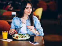 ट्रेंड में छाया हुआ है गर्ल डिनर...क्या आपने बनाया है कभी इसे अपने डाइट का हिस्सा?