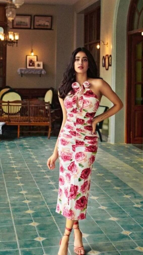 ফ্লোরাল ড্রেসে অনন্যা জাহ্নবী