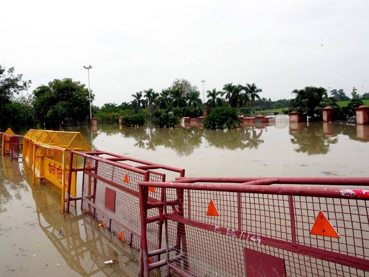 Waterlogging causes flooding at Rajghat area in the national capital. Image Source: PTI