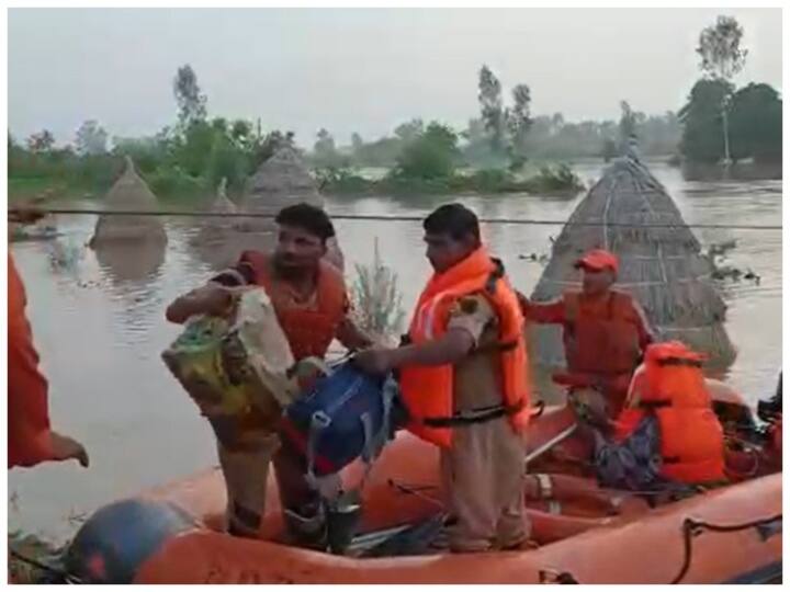 dera sacha sauda organized langar for flood affected people in haryana and punjab Dera Sacha Sauda: डेरा सच्चा सौदा बना बाढ़ पीड़ितों का सहारा, 24 घंटे लंगर चलाकर लोगों को खाना खिला रहे सेवादार