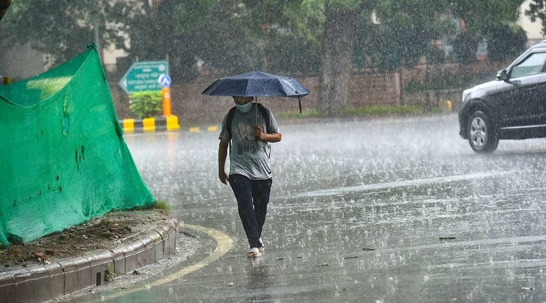 According to the forecast of the Meteorological Department, there will be heavy rain in Gujarat after July 17 Rain Forecast: 2 દિવસ બાદ વરસાદનો ત્રીજો રાઉન્ડ થશે શરૂ, આ જિલ્લામાં જળબંબાકારનો અનુમાન, 75 ડેમ હાઇ એલર્ટ પર