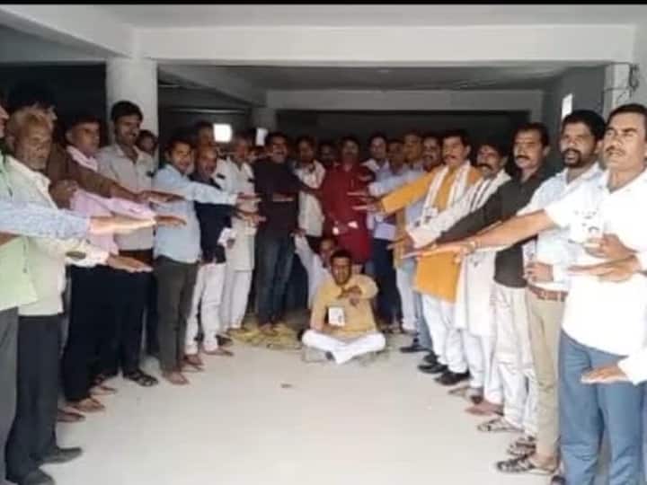 MP Elections 2023: चुनाव से पहले कांग्रेस ने ढूंढा 'बगावत' का इलाज, नेताओं को दिलाई शपथ- 'टिकट न भी मिले तो...' MP Assembly Elections 2023 Congress Asks Leaders to Pledge not to rebel against the party even if they do not get ticket ann MP Elections 2023: चुनाव से पहले कांग्रेस ने ढूंढा 'बगावत' का इलाज, नेताओं को दिलाई शपथ- 'टिकट न भी मिले तो...'