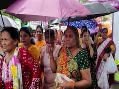 'पर्यावरण वाचवा' चा नारा देत हजारो मुंबईकर भर पावसात उतरले रस्त्यावर; अभिनेता सयाजी शिंदे यांचा कार्यक्रमात सहभाग