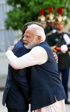 PM Modi France Visit: सर्वोच्च सम्मान और ऐतिहासिक लूव्र म्यूजियम में भोज, तस्वीरों में देखें पीएम मोदी का फ्रांस दौरा