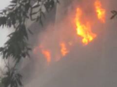 दिल्ली: बाराखंबा रोड पर DCM बिल्डिंग में लगी आग, मौके पर दमकल की 10 गाड़ियां