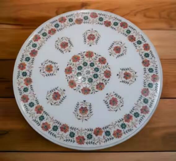 पंतप्रधान मोदींनी फ्रान्सच्या पंतप्रधान एलिझाबेथ बोर्न यांना 'मार्बल इनले वर्क टेबल' भेट दिली. संगमरवरी बनवलेल्या सर्वात आकर्षक कलाकृतींपैकी एक म्हणजे संगमरवरी इनले वर्क.