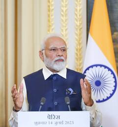 PM Modi France Visit: सर्वोच्च सम्मान और ऐतिहासिक लूव्र म्यूजियम में भोज, तस्वीरों में देखें पीएम मोदी का फ्रांस दौरा