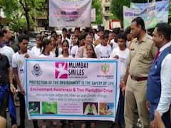 'पर्यावरण वाचवा' चा नारा देत हजारो मुंबईकर भर पावसात उतरले रस्त्यावर; अभिनेता सयाजी शिंदे यांचा कार्यक्रमात सहभाग