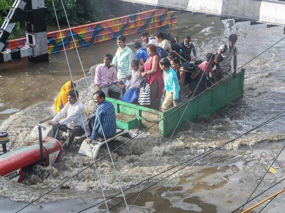 Monsoon Weather Update: मौसम का मकड़जाल! आधा भारत बारिश और बाढ़ से परेशान, देखिए आसमानी आफत की तस्वीरें Monsoon Weather Update: मौसम का मकड़जाल! आधा भारत बारिश और बाढ़ से परेशान, देखिए आसमानी आफत की तस्वीरें