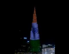 PM Modi UAE Visit : जगातील सर्वात उंच इमारतीवर झळकला पंतप्रधान मोदींचा फोटो, बुर्ज खलिफावर खास संदेश; UAE मध्ये जोरदार स्वागत