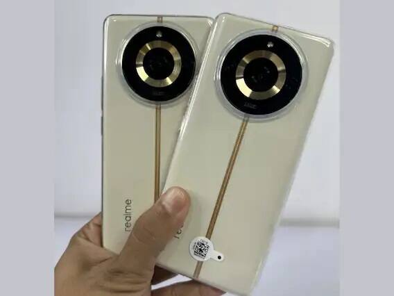 Realme 11 Pro Plus: આ સ્માર્ટફોન હમણાં જ લૉન્ચ કરવામાં આવ્યો છે, આમાં 200MP કેમેરા અવેલેબલ છે. જોકે આ પહેલો ફોન નથી જેમાં કંપનીએ 200MP કેમેરા આપ્યો હોય. આ પહેલા પણ કેટલીય કંપનીઓ પોતાના મોબાઈલ ફોનમાં 200MP કેમેરા આપી ચૂકી છે. સ્માર્ટફોનમાં 6.67-ઇંચ ડિસ્પ્લે અને મીડિયાટેક ડાયમેન્સિટી 7050 ચિપસેટ માટે સપોર્ટ છે. આ ફોનની કિંમત- 27,999 રૂપિયા છે.