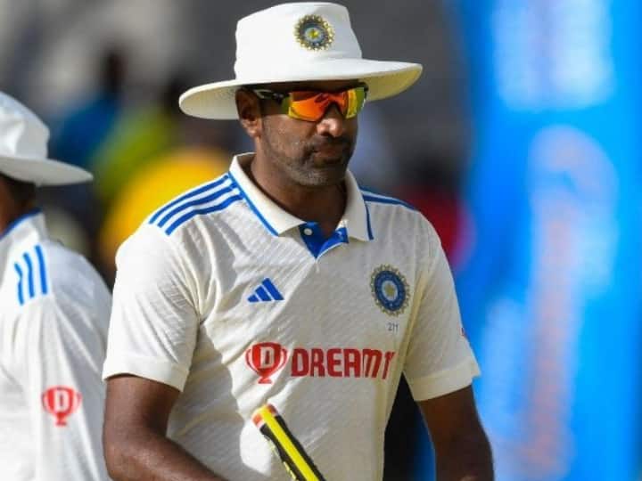 IND vs WI Indian Spinner R Ashwin took 12 wickets in 1st test and broke Muttiah Muralitharan record know details IND vs WI: वेस्टइंडीज़ के खिलाफ टेस्ट में 12 विकेट लेकर अश्विन ने रचा इतिहास, इस मामले में मुथैया मुरलीधरन को पछाड़ा