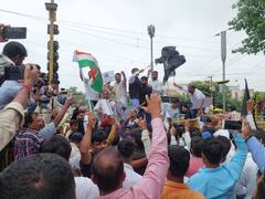 MP Patwari Bhrati: काले झंडे लिए CM हाउस जा रहे कांग्रेसियों को पुलिस ने रोका, प्रदर्शन के दौरान कई नेता घायल