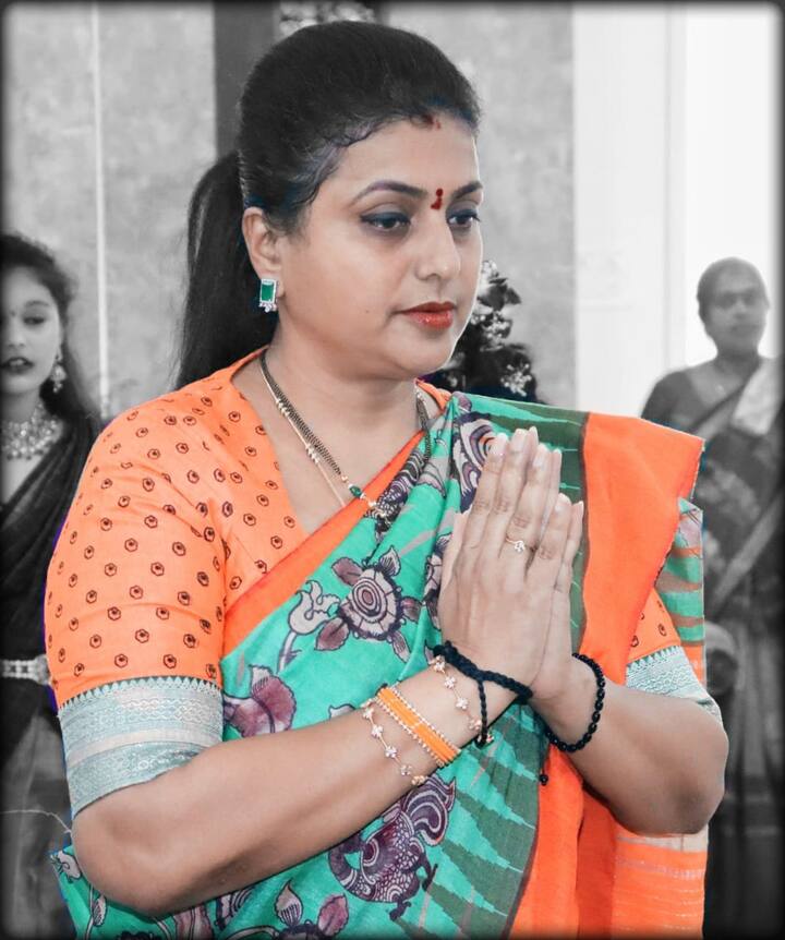 இதனால் ரோஜாவின் பேச்சை நெட்டிசன்கள் கடுமையாக விமர்சித்தும் இனையத்தில் சன்னி லியோனுக்கு ஆதரவான கருத்துக்களை பதிவிட்டு வருகின்றனர்.