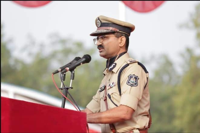 DGP Vikas sahay orders police to follow traffic rules strictly Gujarat Police: ટ્રાફિકના નિયમો તોડનાર પોલીસકર્મીઓનું હવે આવી બનશે, DGPએ પત્ર જાહેર કરી જાણો શું આપ્યા આદેશ