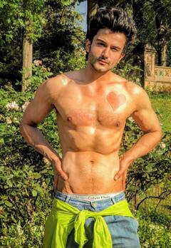 Adhura फेम Sahil Salathia ने बर्फीली वादियों से शेयर किया ये BTS वीडियो ENT LIVE