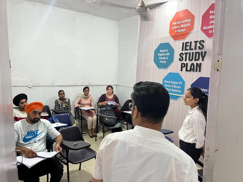 IELTS ਸੈਂਟਰਾਂ ਤੇ ਟਰੈਵਲ ਏਜੰਟਾਂ ਖਿਲਾਫ਼ ਵੱਡੀ ਕਾਰਵਾਈ, ਅਫ਼ਸਰਾਂ ਨੇ ਕੀਤੀ ਅਚਨਚੇਤ ਚੈਕਿੰਗ ਦੋ ਬੰਦੇ ਟੰਗੇ ਗਏ 