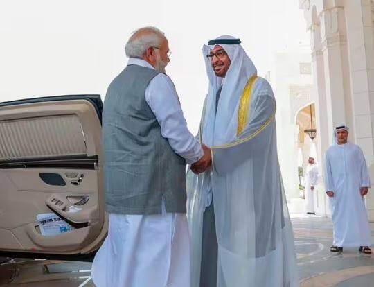 pm-narendra-modi-uae-visit-meets-president-sheikh-mohamed-bin-zayed-al-nahyan PM Modi UAE Visit: 'ਤੁਹਾਨੂੰ ਸੱਚੇ ਦੋਸਤ ਦੇ ਰੂਪ 'ਚ ਦੇਖਦਾ ਹਰ ਭਾਰਤੀ', ਪ੍ਰਿੰਸ ਸ਼ੇਖ ਖਾਲਿਦ ਨਾਲ ਮੁਲਾਕਾਤ ਤੋਂ ਬਾਅਦ ਬੋਲੇ ਪੀਐਮ ਮੋਦੀ