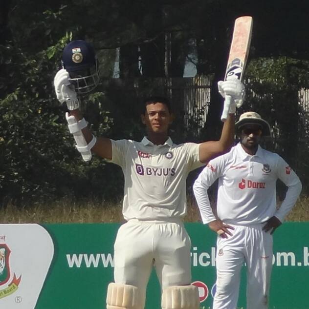 யஷஸ்வி ஜெய்ஸ்வால் 387 பந்துகளை எதிர்கொண்டு 171 ரன்கள் எடுத்தார். இதன் மூலம் அறிமுக போட்டியிலேயே அதிக பந்துகளை சமாளித்த இந்திய வீரர் என்ற சாதனைக்கும் சொந்தக்காரரானார்.