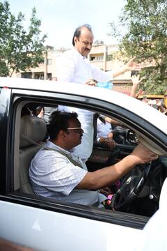 Ajit Pawar Nashik : उपमुख्यमंत्री अजित पवार यांची नाशिक शहरात ग्रँड एंट्री, कार्यकर्त्यांची तोबा गर्दी, पाहा फोटो