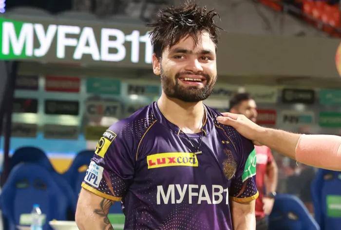 ਇਸ ਪੋਸਟ ਵਿੱਚ ਰਿੰਕੂ ਸਿੰਘ ਇੱਕ ਪਾਸੇ ਕੇਕੇਆਰ ਦੀ ਜਰਸੀ ਅਤੇ ਦੂਜੇ ਪਾਸੇ ਟੀਮ ਇੰਡੀਆ ਦੀ ਨੀਲੀ ਜਰਸੀ ਪਹਿਨੇ ਨਜ਼ਰ ਆ ਰਹੇ ਹਨ। ਇਸ ਪੋਸਟ ਨੂੰ ਸ਼ੇਅਰ ਕਰਦੇ ਹੋਏ ਕੈਪਸ਼ਨ 'ਚ ਲਿਖਿਆ ਗਿਆ, ''ਰਿੰਕੂ... ਭਾਰਤ ਦਾ ਆਪਣਾ ਬੱਚਾ!!'' ਰਿੰਕੂ ਨੇ IPL 2023 'ਚ ਵੀ ਆਖਰੀ ਓਵਰ 'ਚ 5 ਗੇਂਦਾਂ 'ਤੇ 5 ਛੱਕੇ ਲਗਾ ਕੇ ਕੇਕੇਆਰ ਨੂੰ ਜਿੱਤ ਦਿਵਾਉਣ 'ਚ ਜਲਵਾ ਦਿਖਾਇਆ ਸੀ। ਇਸ ਤੋਂ ਇਲਾਵਾ ਉਸ ਨੇ ਆਪਣੀ ਟੀਮ ਲਈ ਕਈ ਸ਼ਾਨਦਾਰ ਪਾਰੀਆਂ ਖੇਡੀਆਂ ਸਨ।