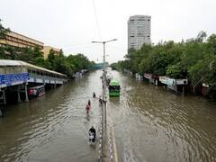 Monsoon Weather Update: मौसम का मकड़जाल! आधा भारत बारिश और बाढ़ से परेशान, देखिए आसमानी आफत की तस्वीरें